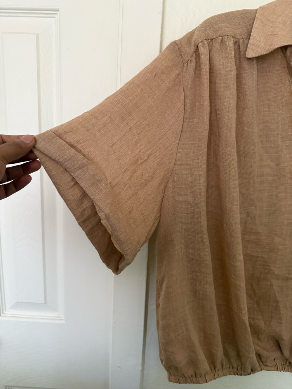 Lily Star Women's Brown Shirt. Size 1X Neck V with an elastic band at the bottom - Picture 4 of 10